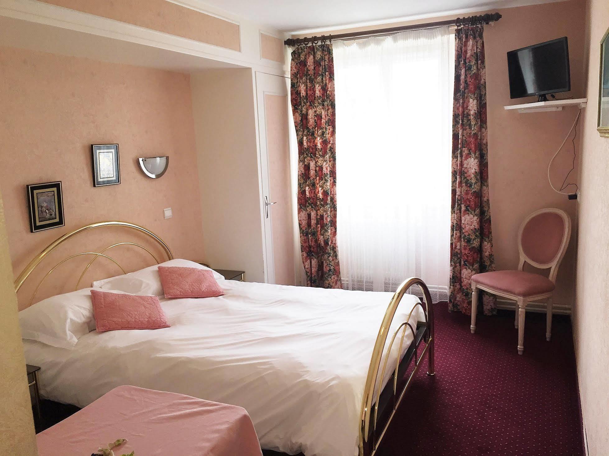Hotel Le Rocher Blanc Albaret-Sainte-Marie Eksteriør billede